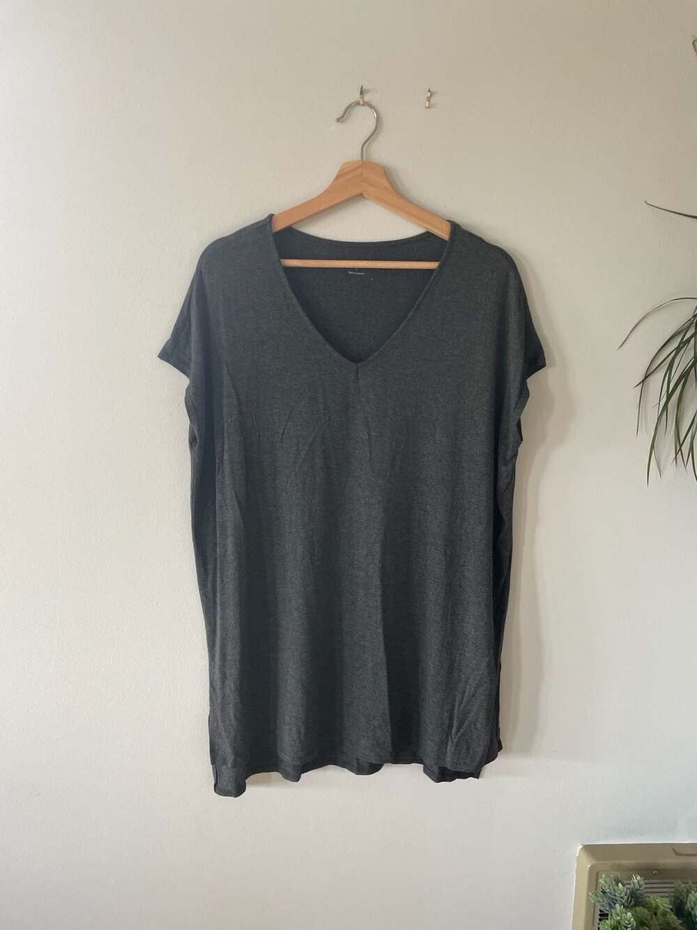 Daily Ritual Women's Relaxed Fit V-Neck Short Sleeve T-Shirt, Size Medium